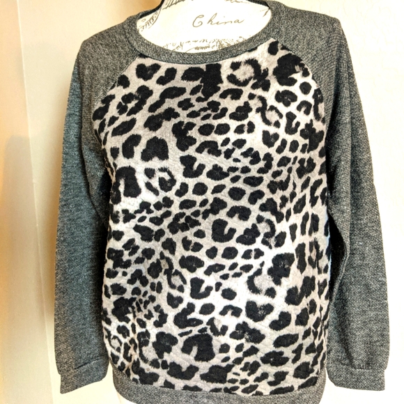 Lily White Tops - Leopard Print Glamour Sweatshirt